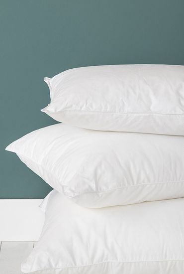 Polyester pillow Adam 65x65 cm